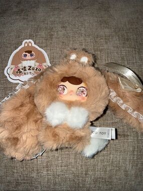 Zaza Plush Bunny Keychain - Cream Brown Fur pearls in eyes / nuan nuan